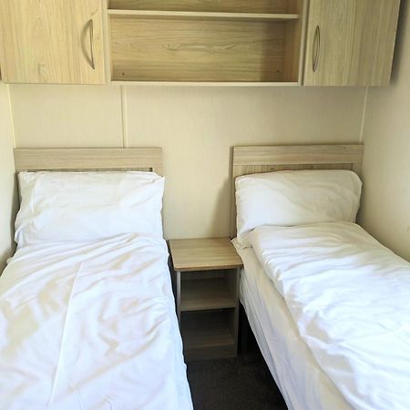 Large 4 Person Couples And Family Caravan In Newquay Bay Resort Dış mekan fotoğraf
