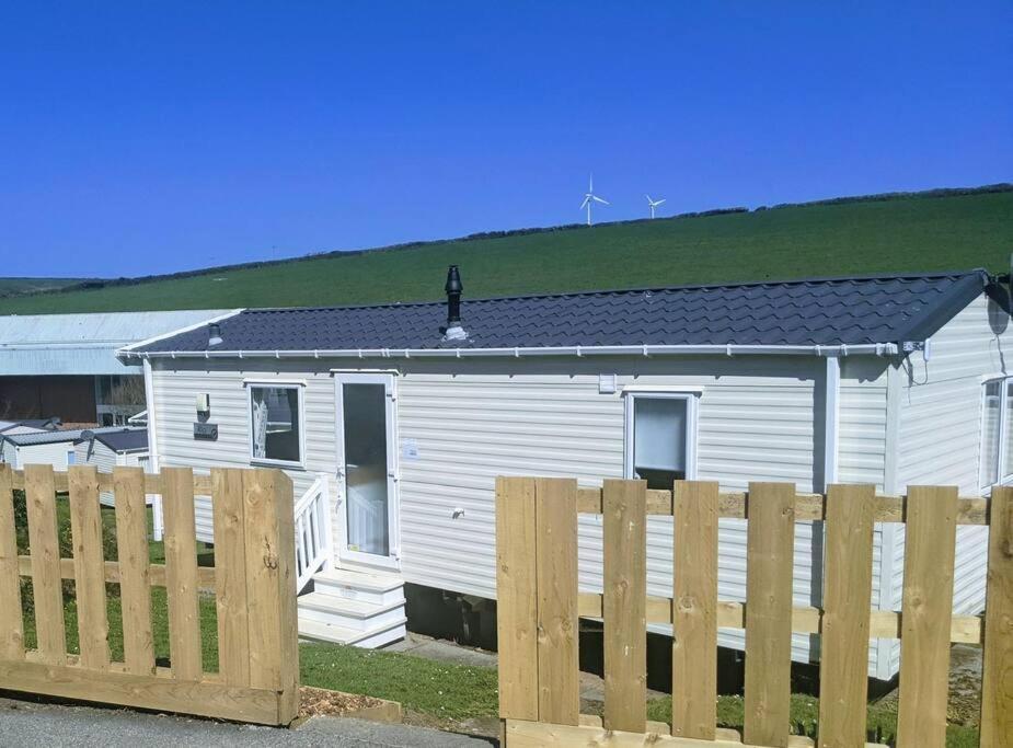 Large 4 Person Couples And Family Caravan In Newquay Bay Resort Dış mekan fotoğraf
